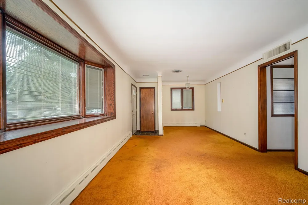 751 Auburn Street Plymouth City, MI 48170