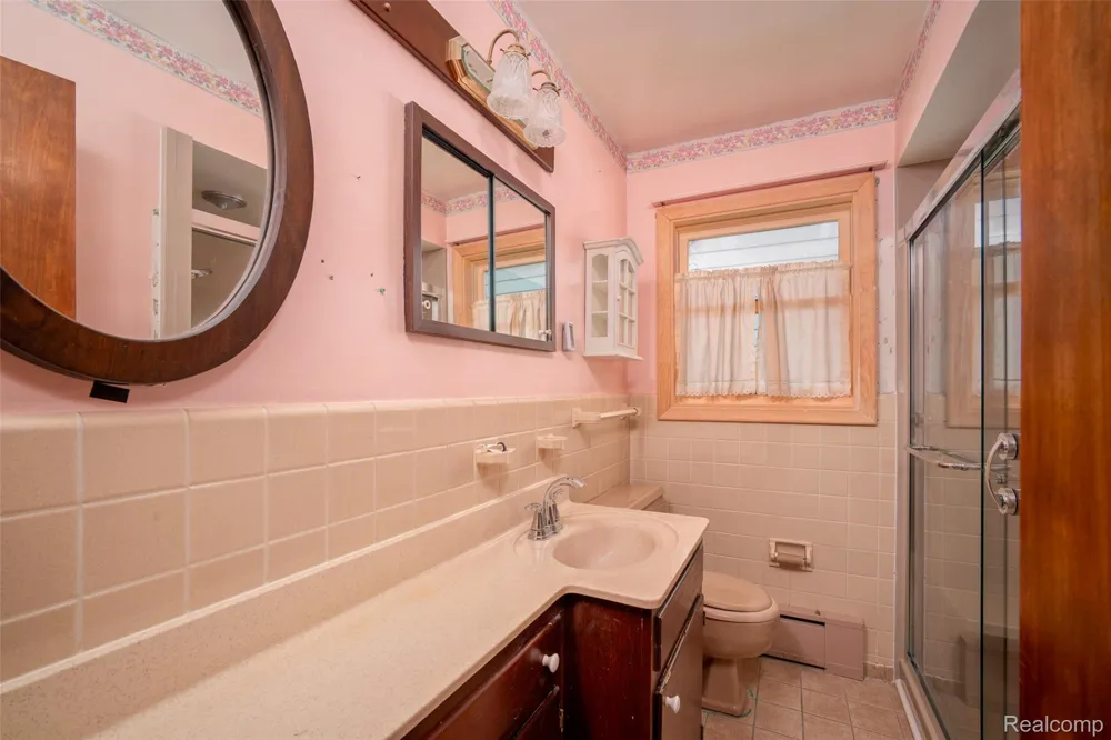 751 Auburn Street Plymouth City, MI 48170