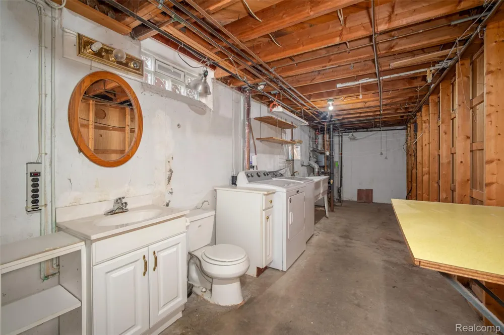 751 Auburn Street Plymouth City, MI 48170