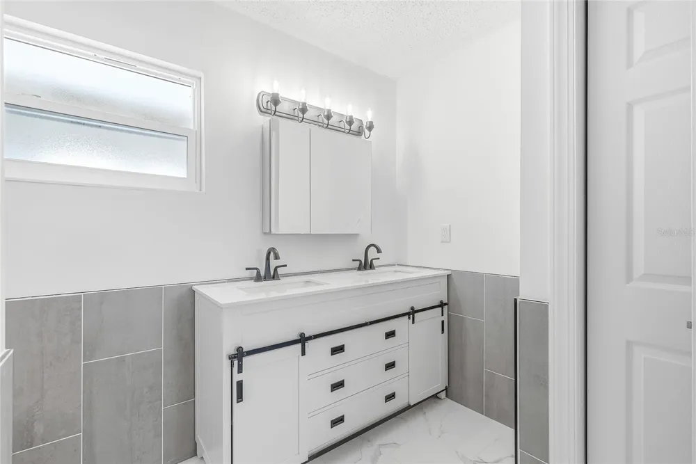 1811 49TH STREET St Petersburg, FL 33710