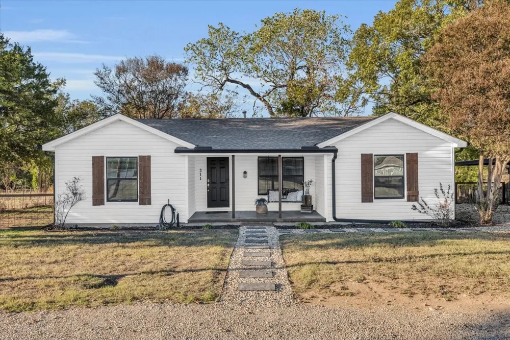 211 W Stegall Drive Robinson, TX 76706