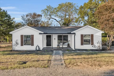 211 W Stegall Drive