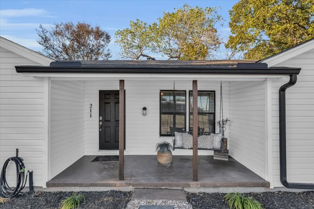 211 W Stegall Drive Robinson, TX 76706