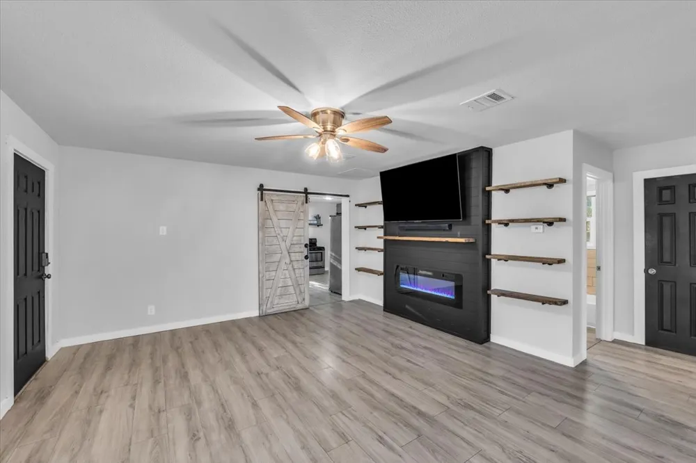 211 W Stegall Drive Robinson, TX 76706