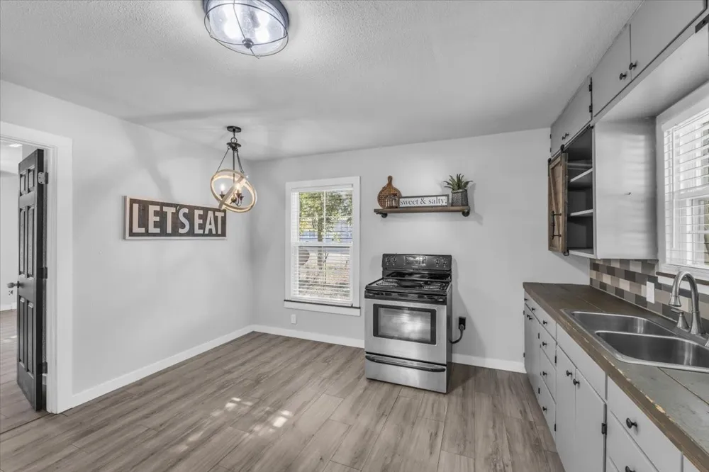 211 W Stegall Drive Robinson, TX 76706