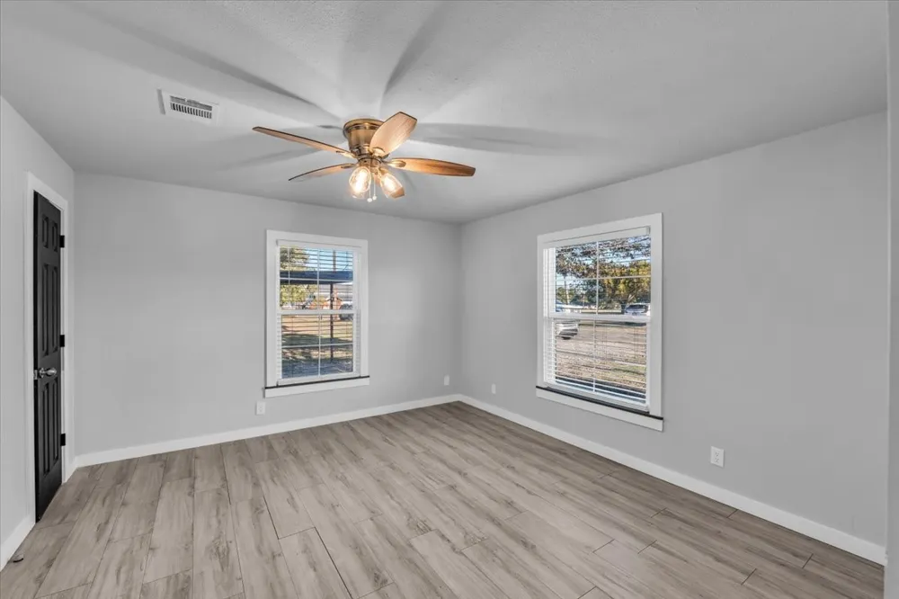 211 W Stegall Drive Robinson, TX 76706