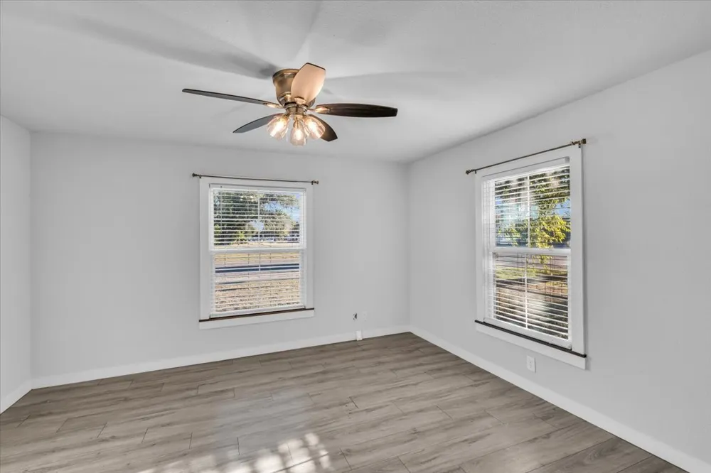 211 W Stegall Drive Robinson, TX 76706