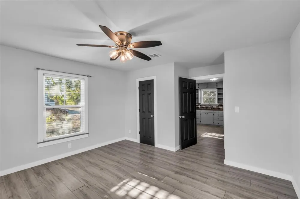211 W Stegall Drive Robinson, TX 76706