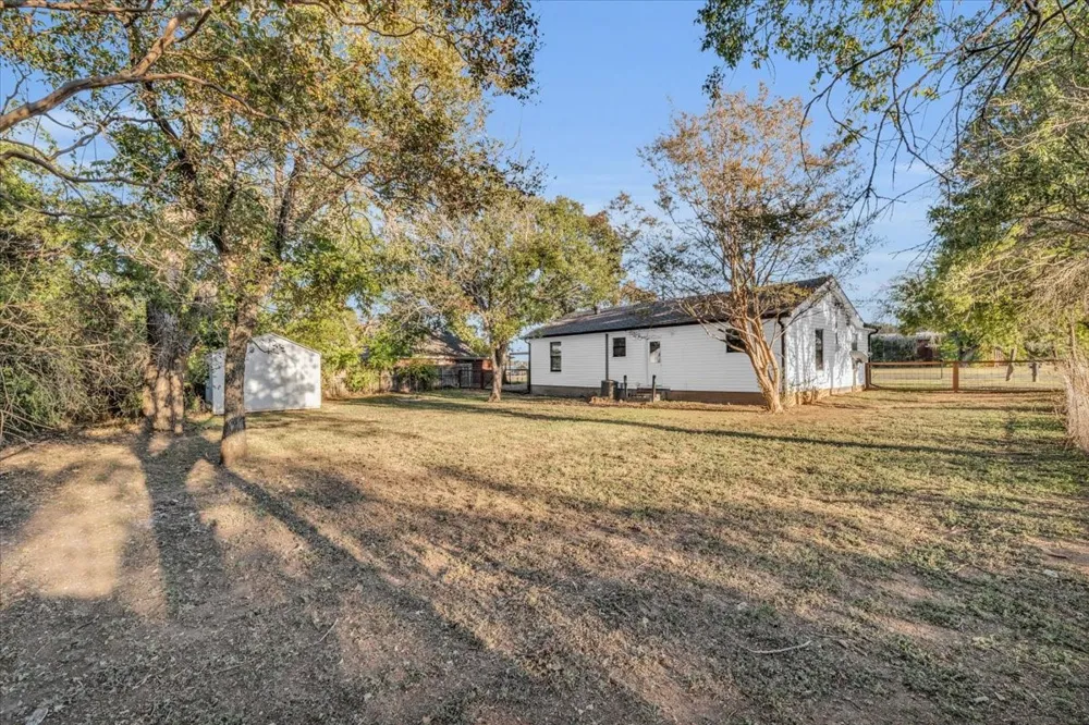 211 W Stegall Drive Robinson, TX 76706