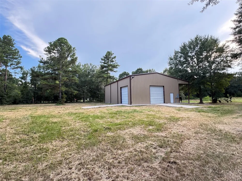 640 County Road 306 Cleveland, TX 77327