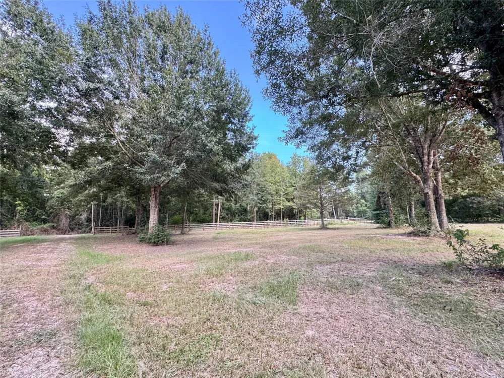 640 County Road 306 Cleveland, TX 77327