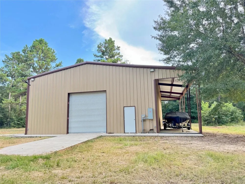 640 County Road 306 Cleveland, TX 77327