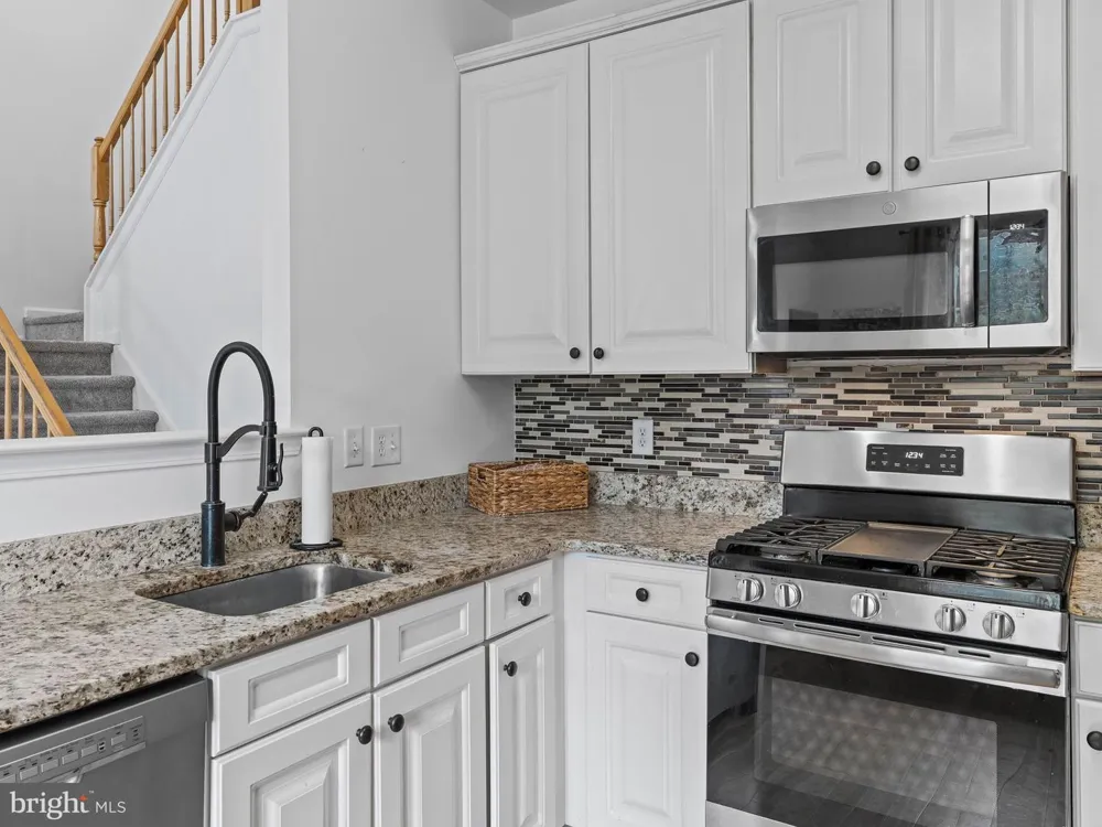 186 CHANCELLOR DRIVE Deptford, NJ 08096