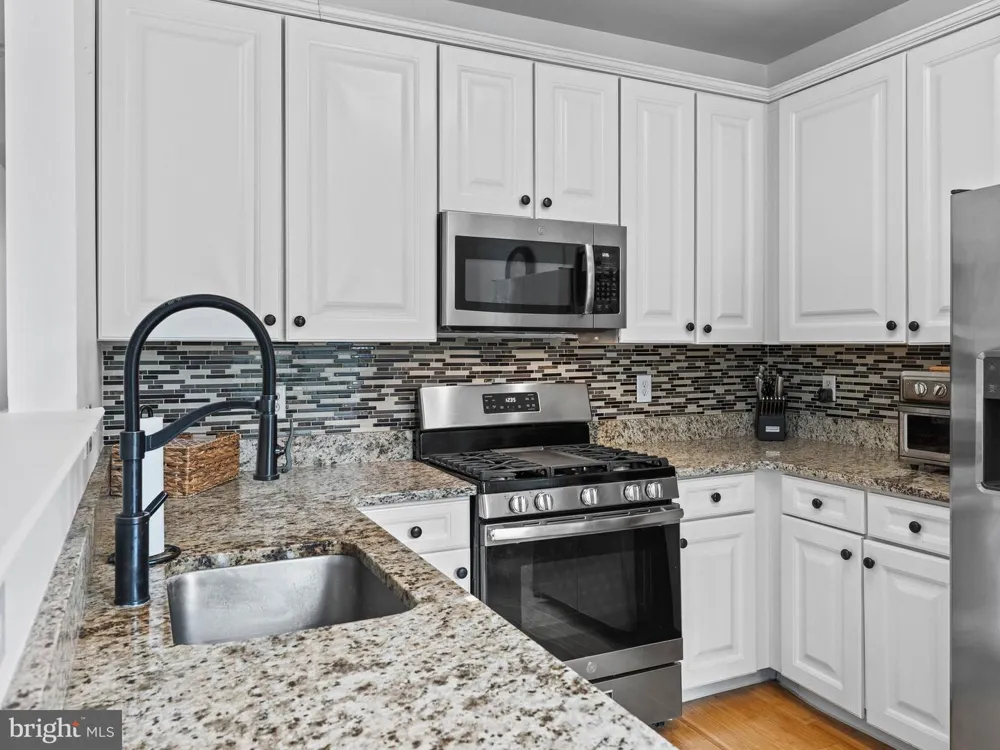 186 CHANCELLOR DRIVE Deptford, NJ 08096