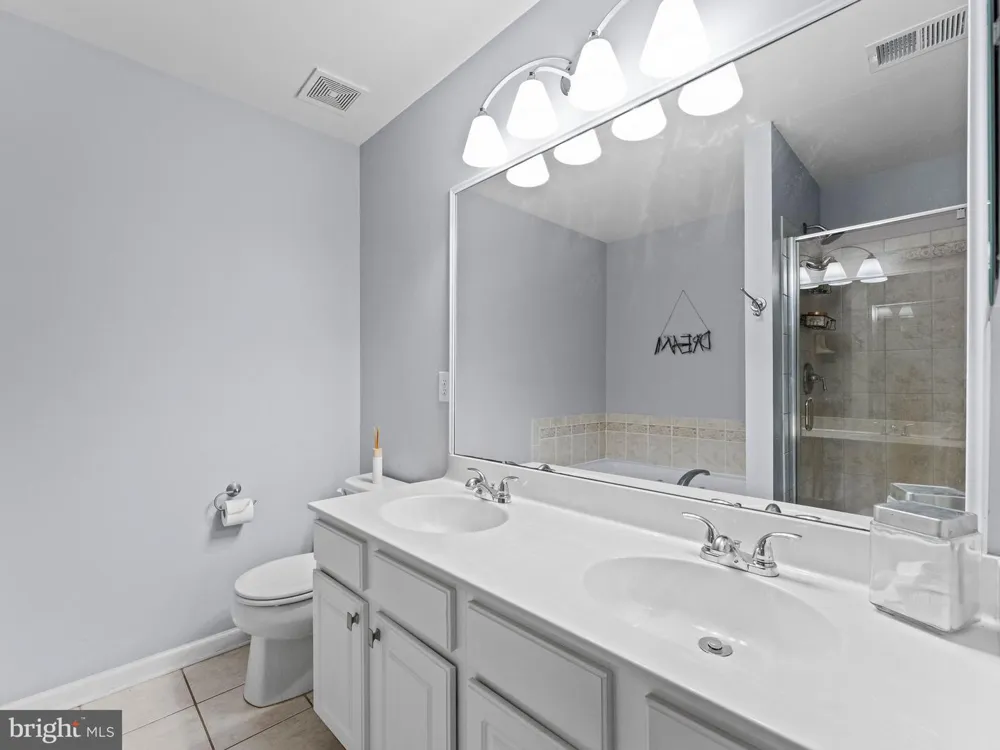 186 CHANCELLOR DRIVE Deptford, NJ 08096