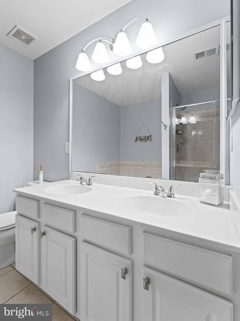 186 CHANCELLOR DRIVE Deptford, NJ 08096
