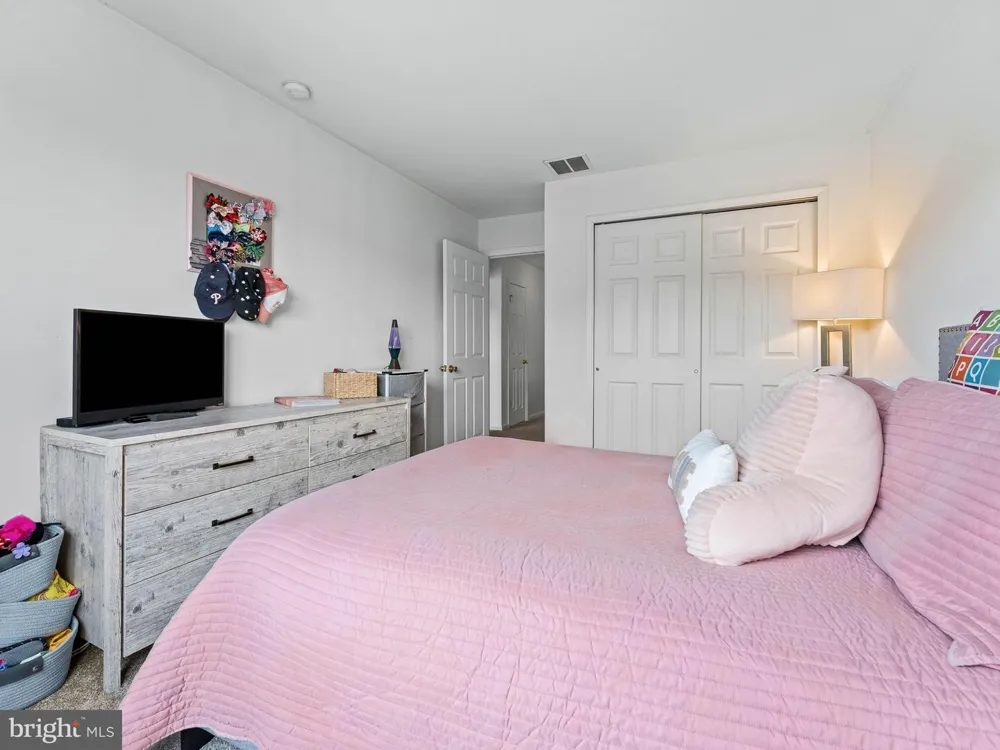 186 CHANCELLOR DRIVE Deptford, NJ 08096