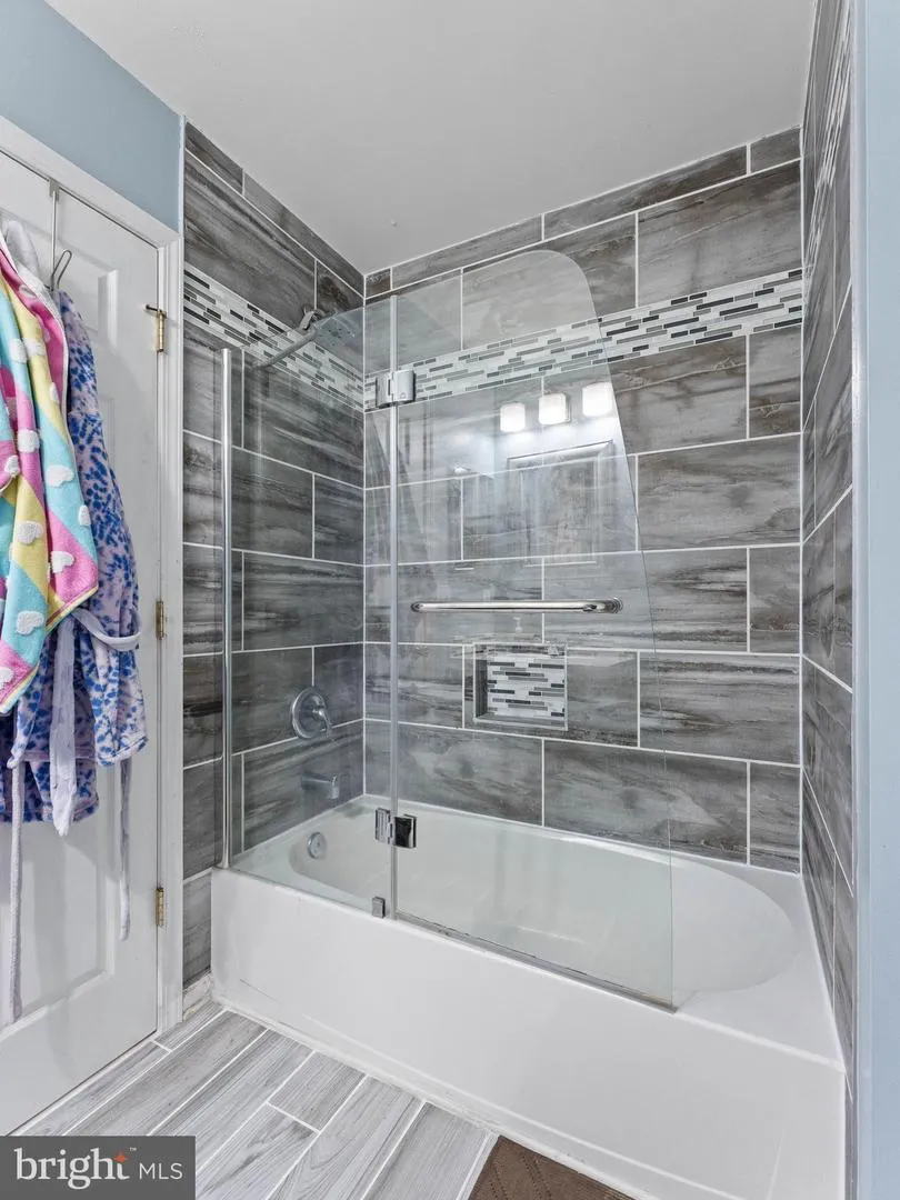 186 CHANCELLOR DRIVE Deptford, NJ 08096