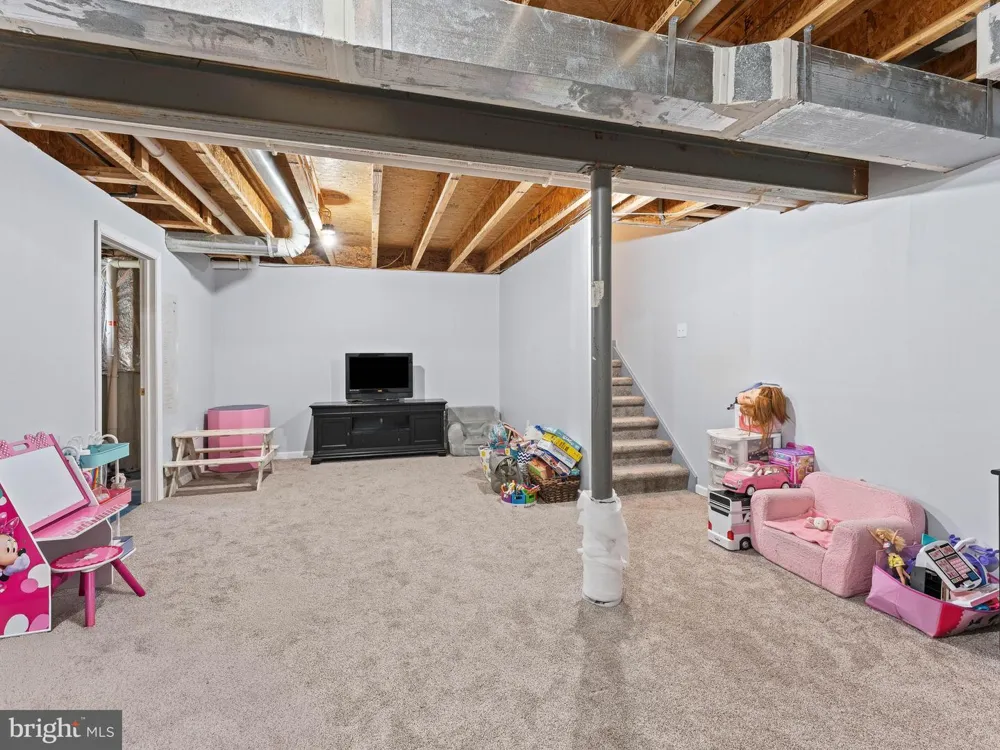 186 CHANCELLOR DRIVE Deptford, NJ 08096