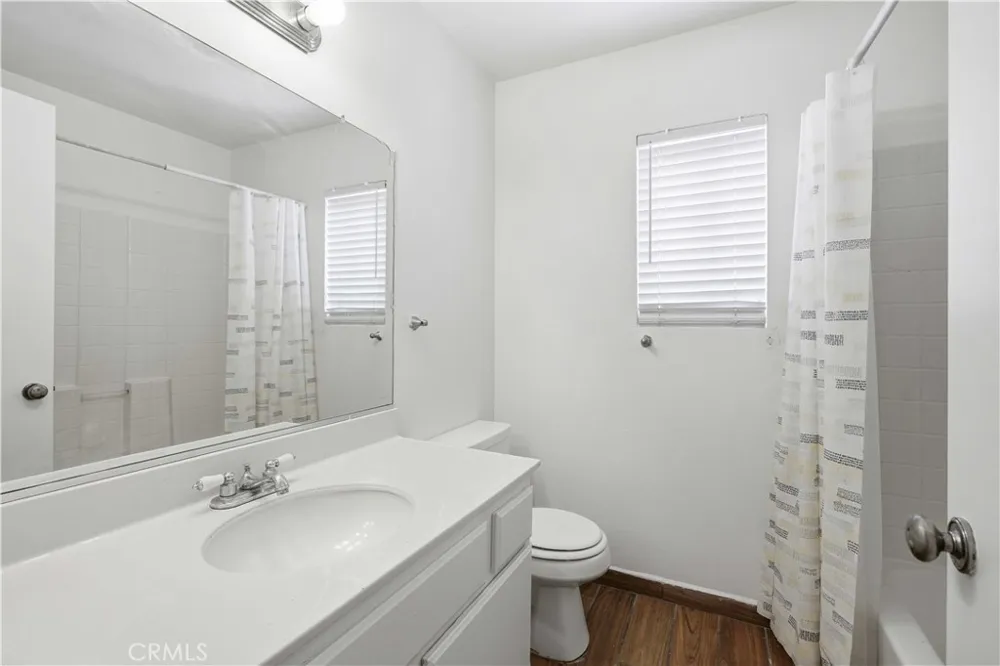 2614 W Newgrove Street Lancaster, CA 93536