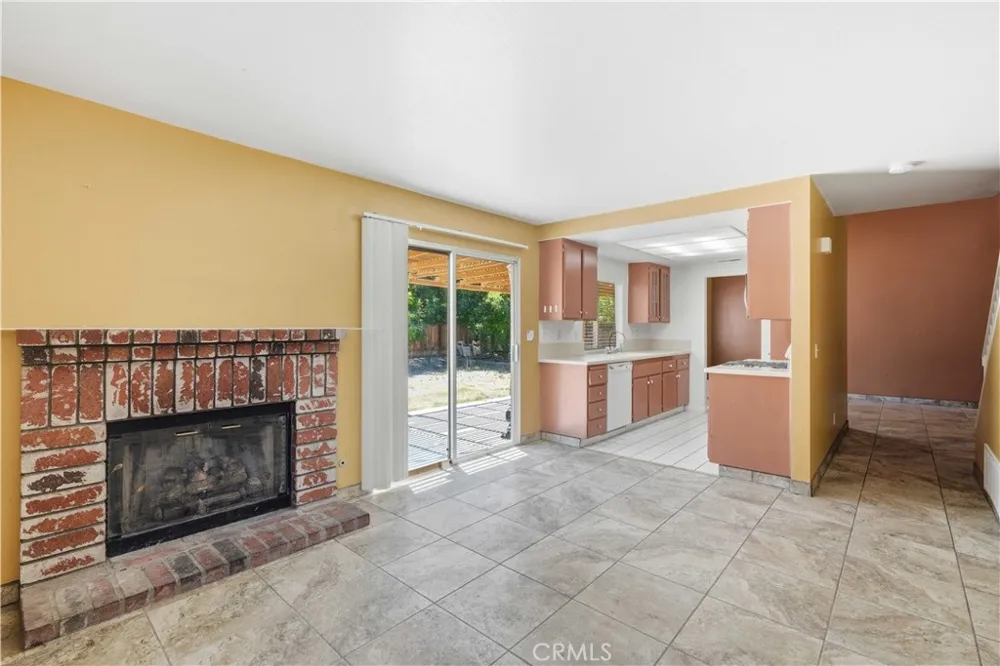 2614 W Newgrove Street Lancaster, CA 93536
