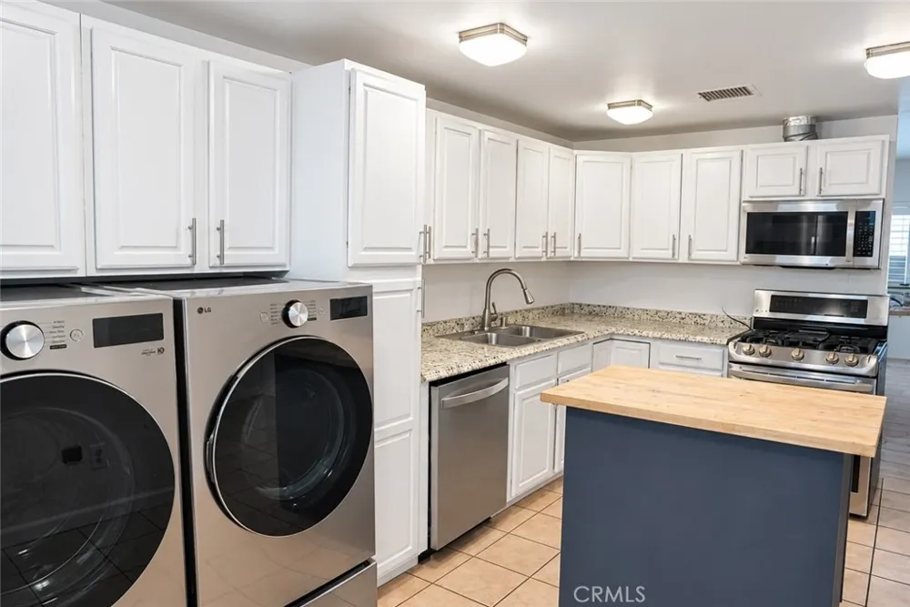 8806 Walnut Street Bellflower, CA 90706