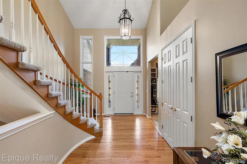 5675 Golf Pointe Drive Clarkston City, MI 48348