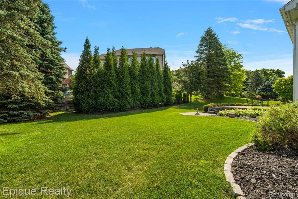 5675 Golf Pointe Drive Clarkston City, MI 48348