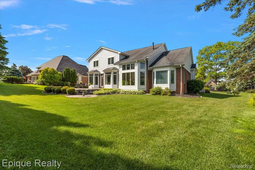 5675 Golf Pointe Drive Clarkston City, MI 48348