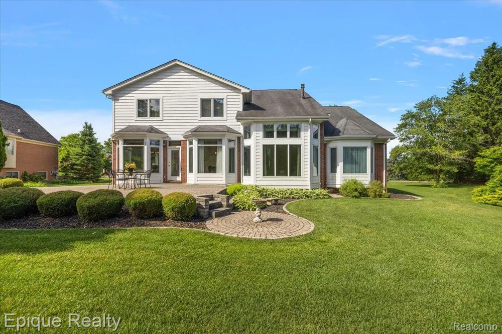 5675 Golf Pointe Drive Clarkston City, MI 48348
