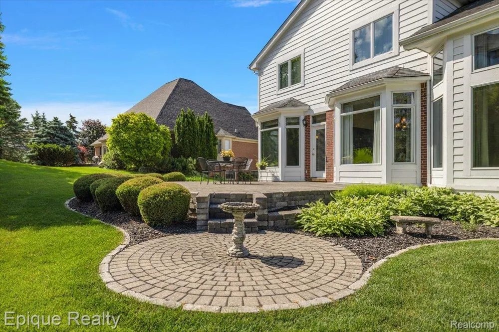 5675 Golf Pointe Drive Clarkston City, MI 48348