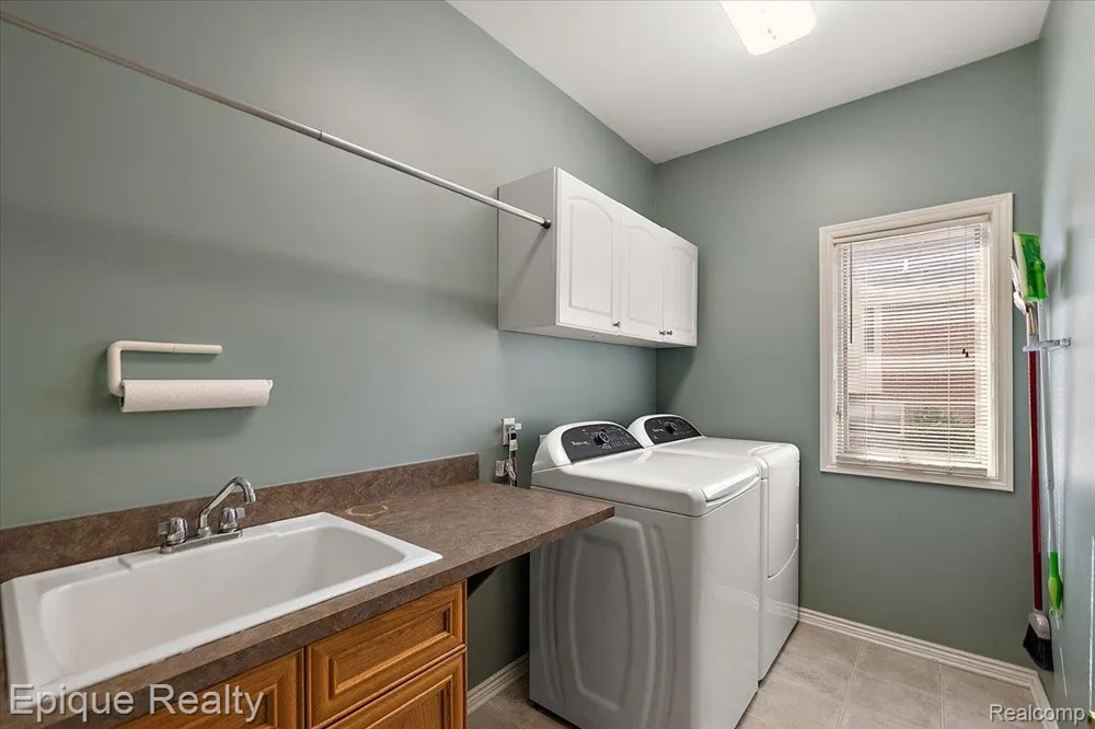 5675 Golf Pointe Drive Clarkston City, MI 48348