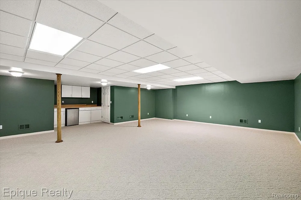 5675 Golf Pointe Drive Clarkston City, MI 48348
