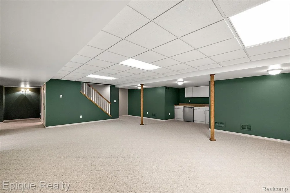 5675 Golf Pointe Drive Clarkston City, MI 48348