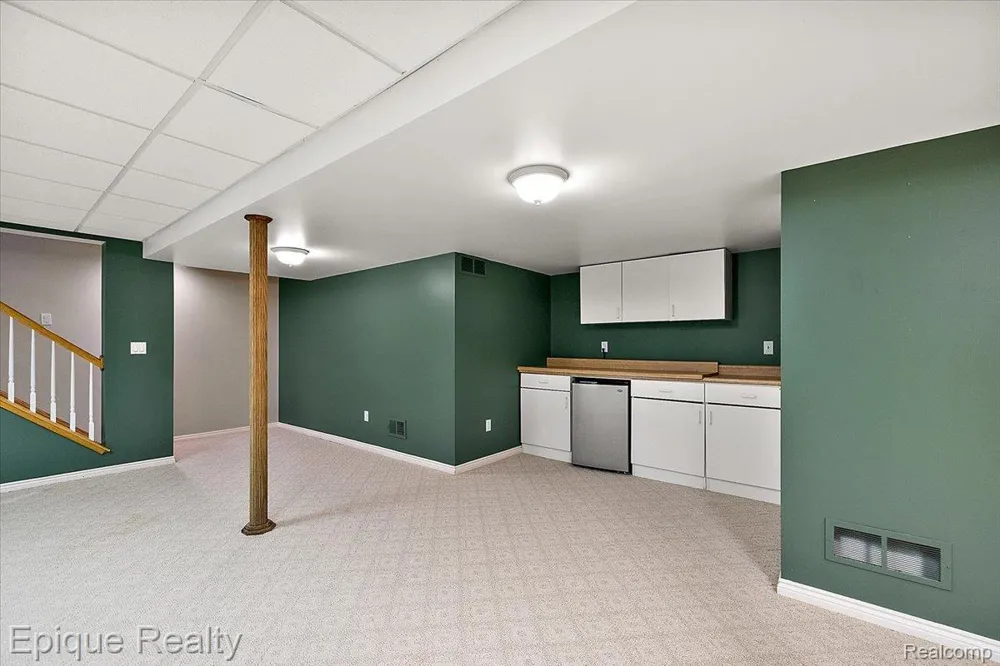 5675 Golf Pointe Drive Clarkston City, MI 48348