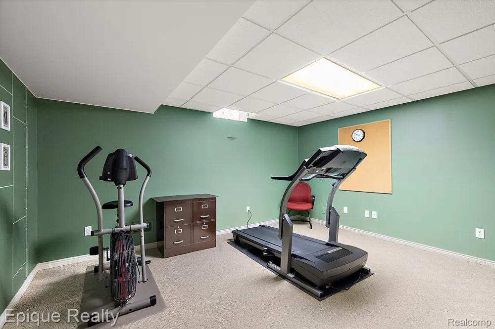 5675 Golf Pointe Drive Clarkston City, MI 48348