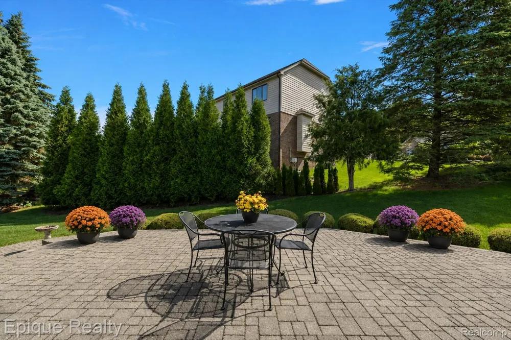 5675 Golf Pointe Drive Clarkston City, MI 48348