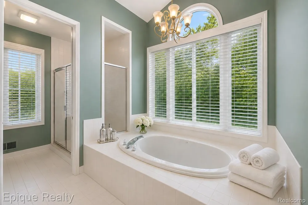 5675 Golf Pointe Drive Clarkston City, MI 48348
