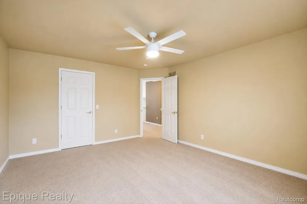 5675 Golf Pointe Drive Clarkston City, MI 48348