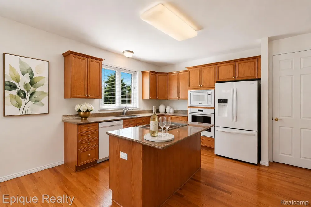 5675 Golf Pointe Drive Clarkston City, MI 48348