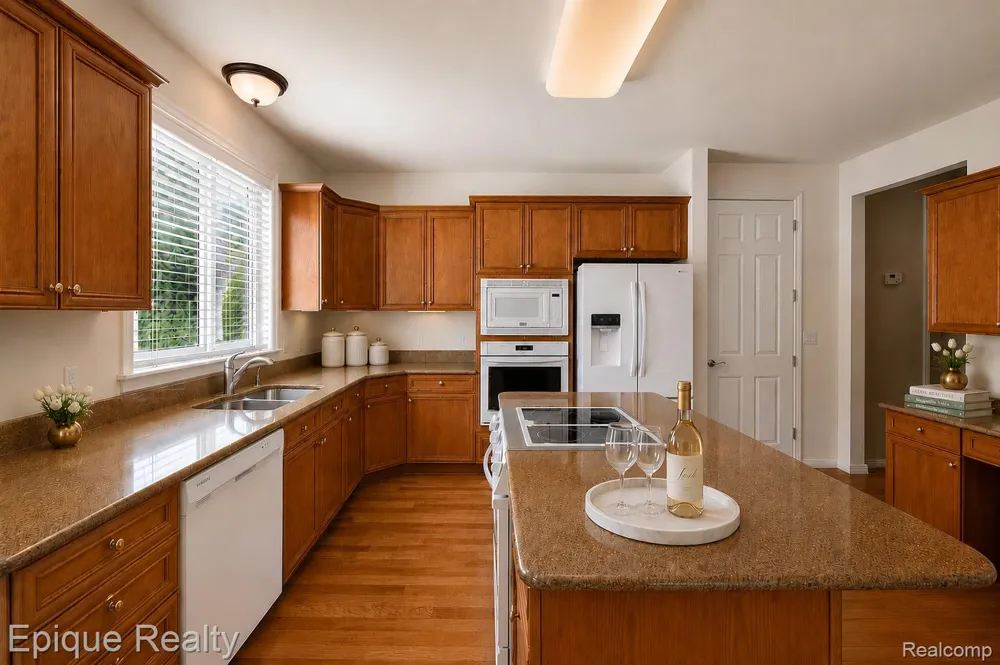 5675 Golf Pointe Drive Clarkston City, MI 48348