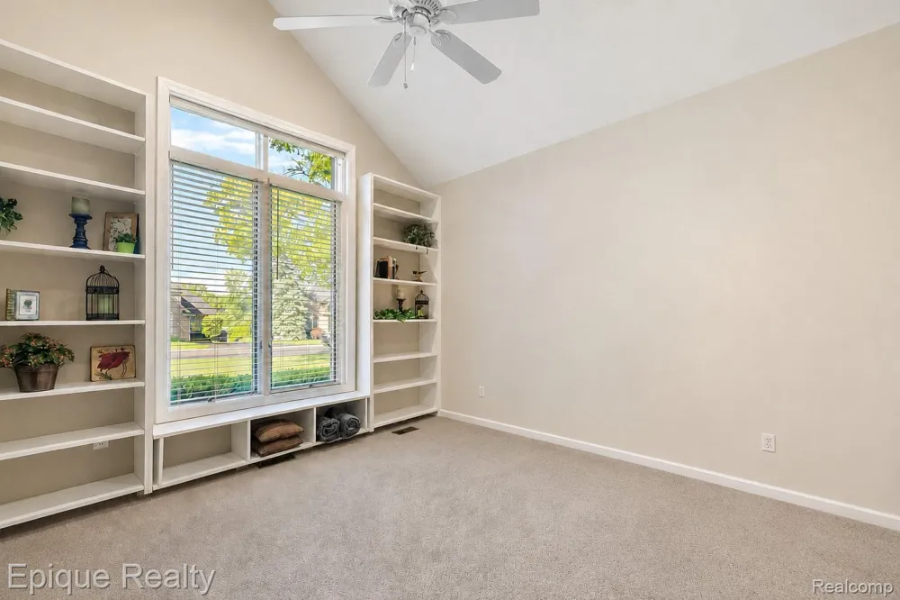 5675 Golf Pointe Drive Clarkston City, MI 48348