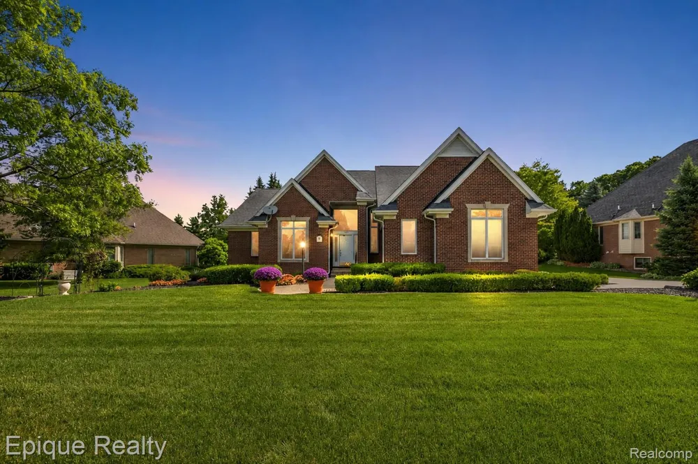 5675 Golf Pointe Drive Clarkston City, MI 48348