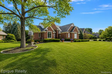 5675 Golf Pointe Drive