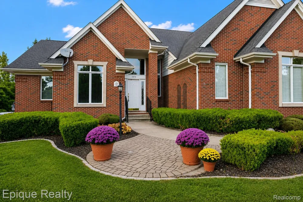 5675 Golf Pointe Drive Clarkston City, MI 48348