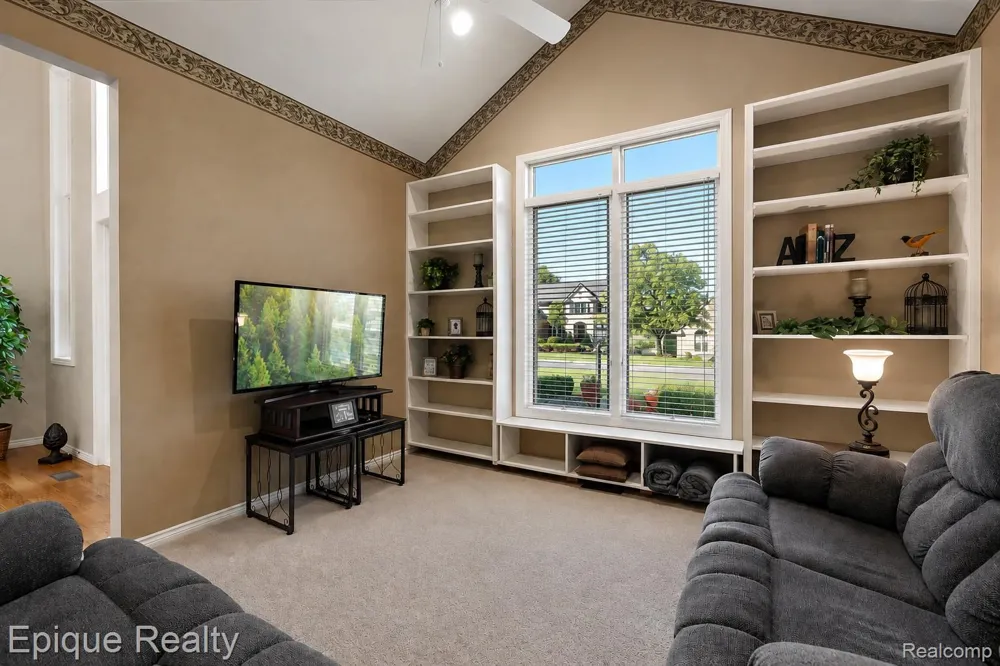5675 Golf Pointe Drive Clarkston City, MI 48348