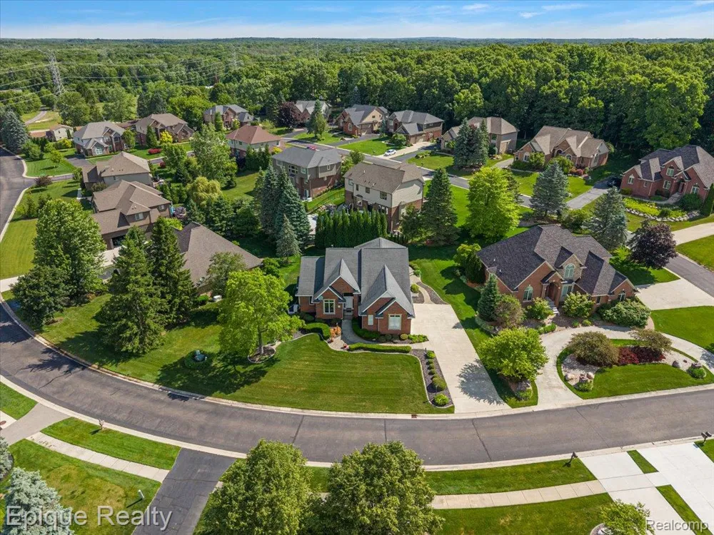 5675 Golf Pointe Drive Clarkston City, MI 48348