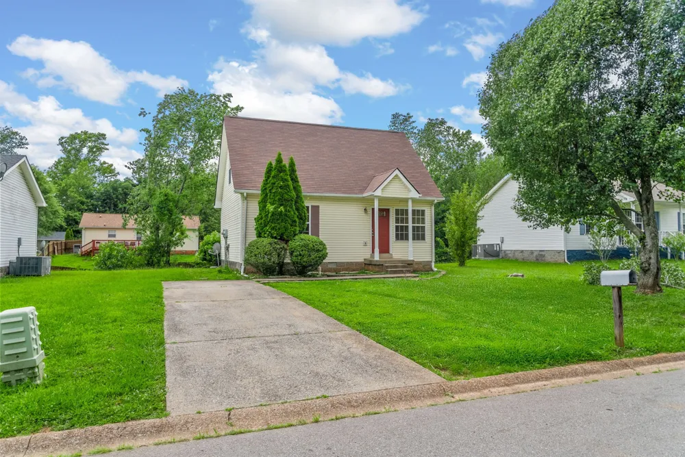 320 Lafayette Point Cir Clarksville, TN 37042