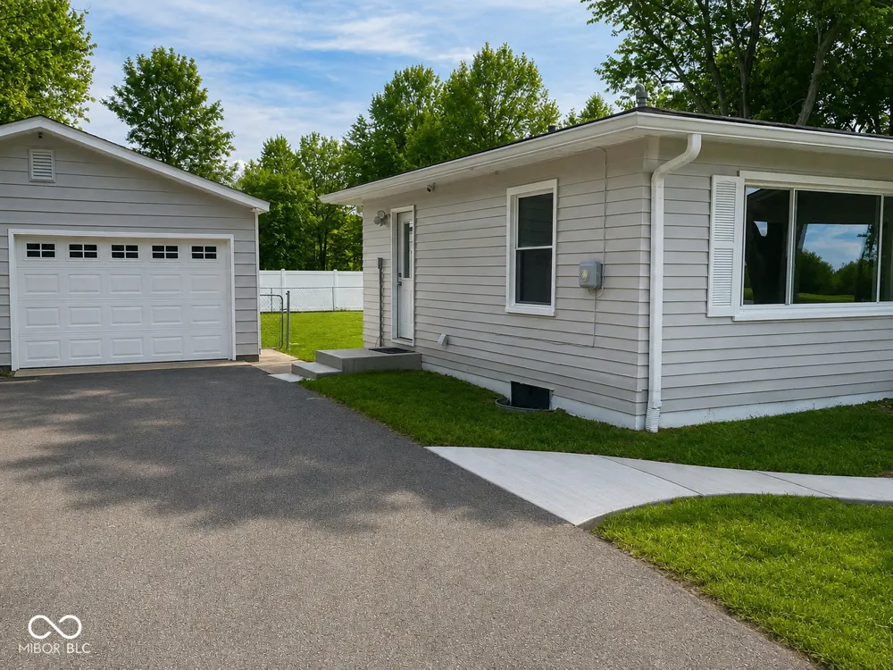 8845 W Banta Road Camby, IN 46113