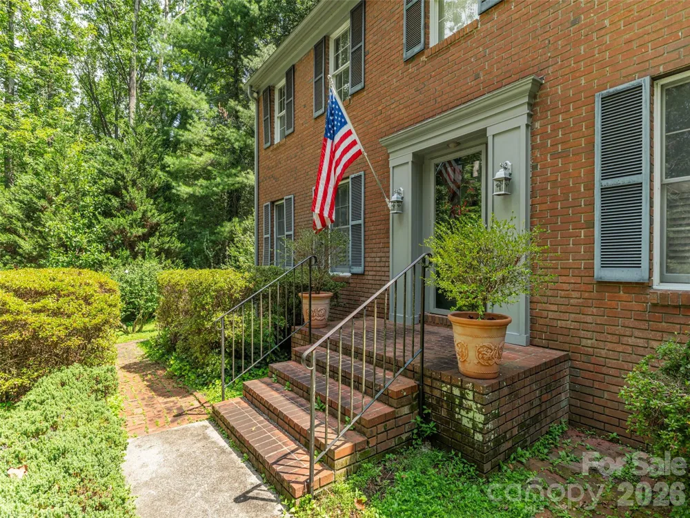 200 Heathcote Road Hendersonville, NC 28791